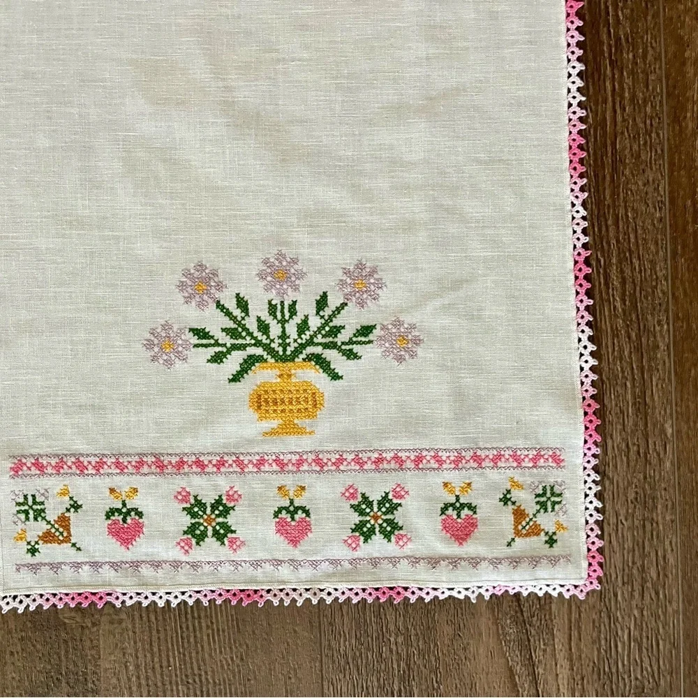 Floral Embroidered Table Runner 15/41 inches
